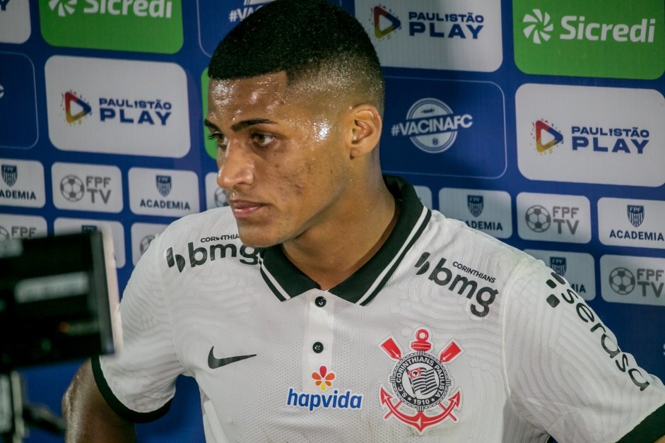 Rodrigo Varanda concede entrevista no final do jogo entre Corinthians e Red Bull Bragantino