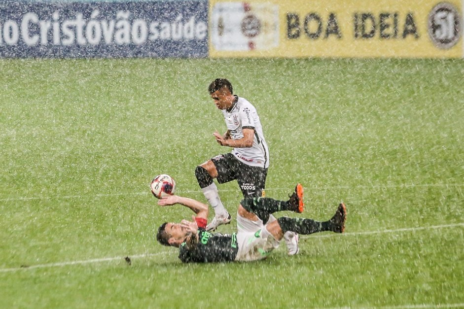 Cantillo no duelo contra o Palmeiras, pelo Campeonato Paulista, na Neo Qumica Arena