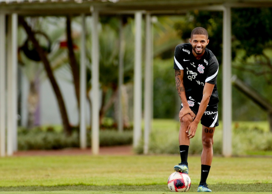 Nas redes sociais, Vitinho definiu seu primeiro ano como profissional no Corinthians