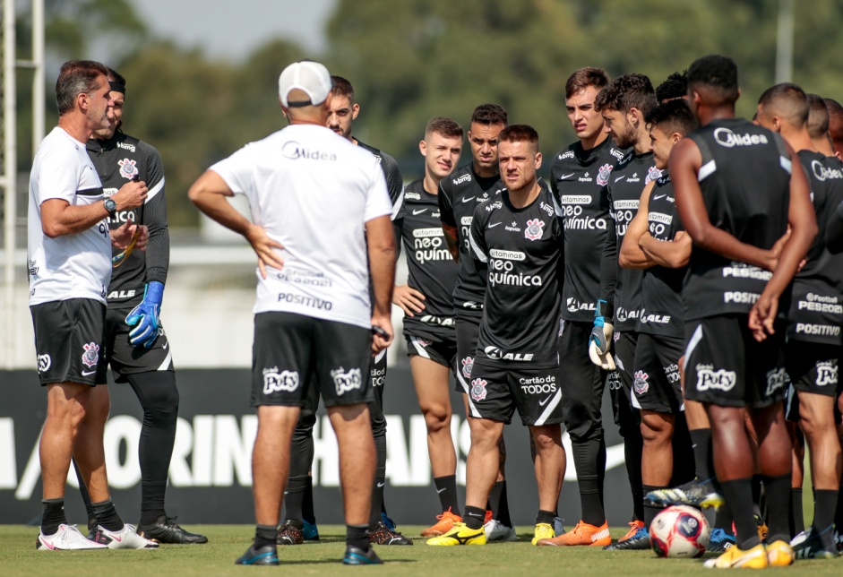 Mancini poupou alguns jogadores da viagem ao Uruguai
