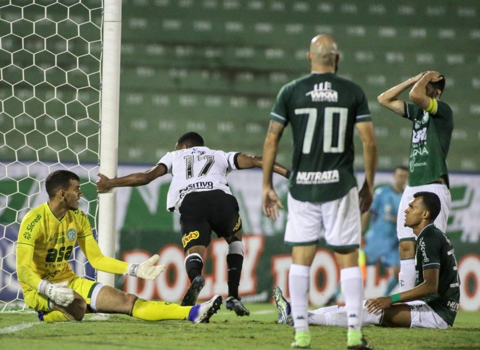 Cau anotou o gol da vitria do Corinthians sobre o Guarani, pelo Campeonato Paulista