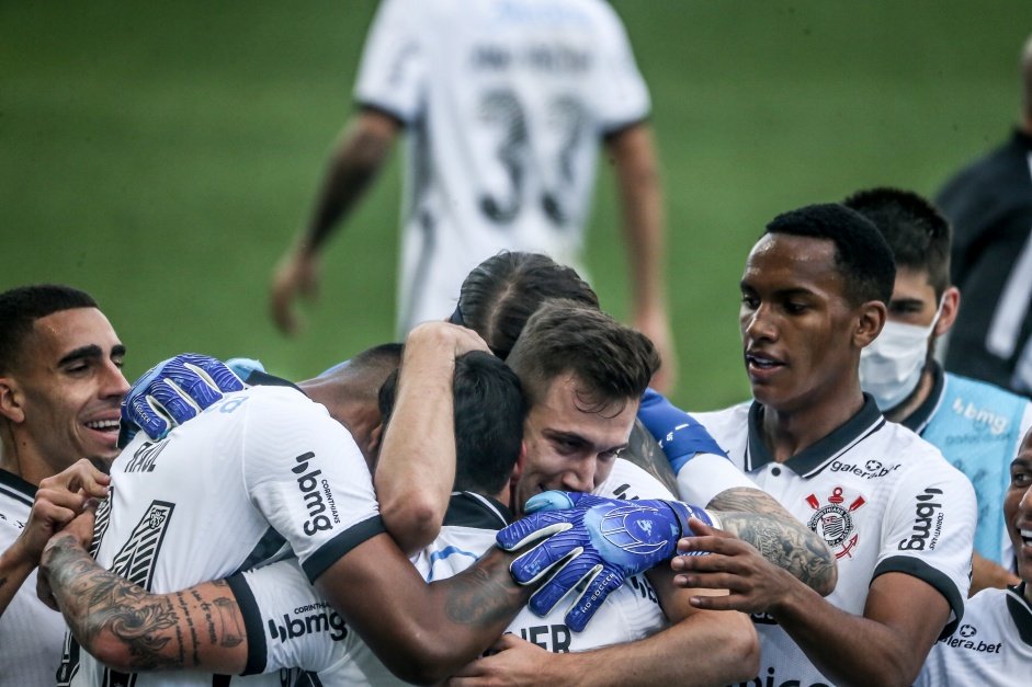 Elenco comemora o gol de Fagner durante quartas de final do Paulisto, contra a Inter de Limeira