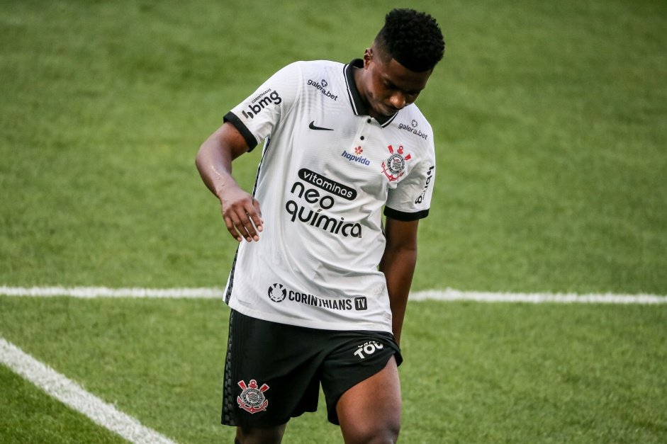 Jemerson saiu machucado durante Drbi entre Corinthians e Palmeiras, na Neo Qumica Arena