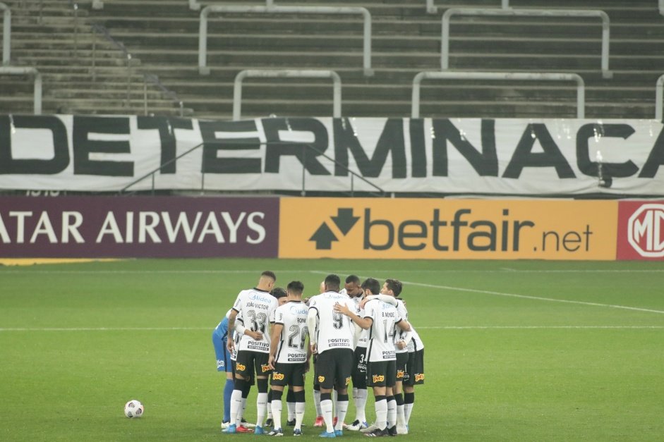 Elenco do Corinthians reunido antes do jogo contra o River Plate-PAR, pela Copa Sul-Americana