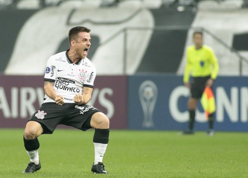 Ramiro eufrico com seu primeiro gol diante o River Plate-PAR, pela Sul-Americana