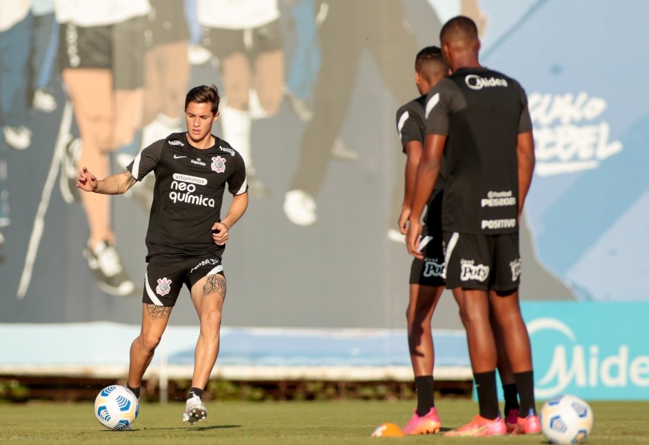 Vital durante o treinamento do Corinthians no CT Dr. Joaquim Grava