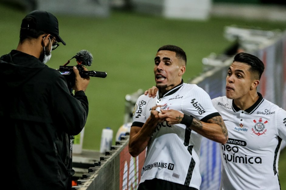 Gabriel marcou o gol de empate do Corinthians contra o Palmeiras, pelo Brasileiro