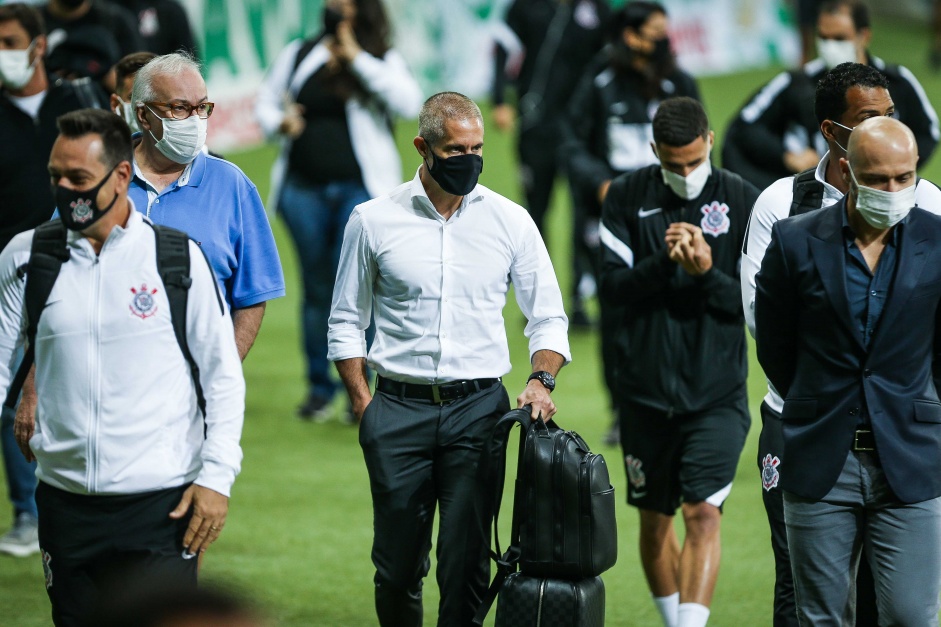 Sylvinho e comisso tcnica antes do clssico entre Corinthians e Palmeiras, pelo Brasileiro