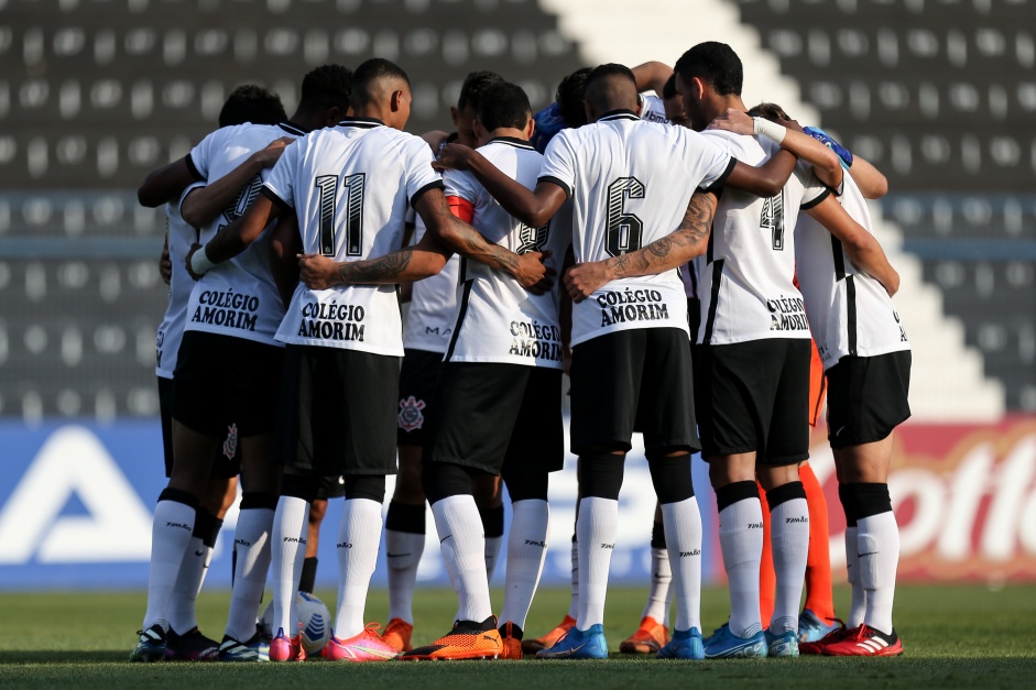 Elenco durante jogo entre Corinthians e Vasco, pelo Campeonato Brasileiro Sub-20