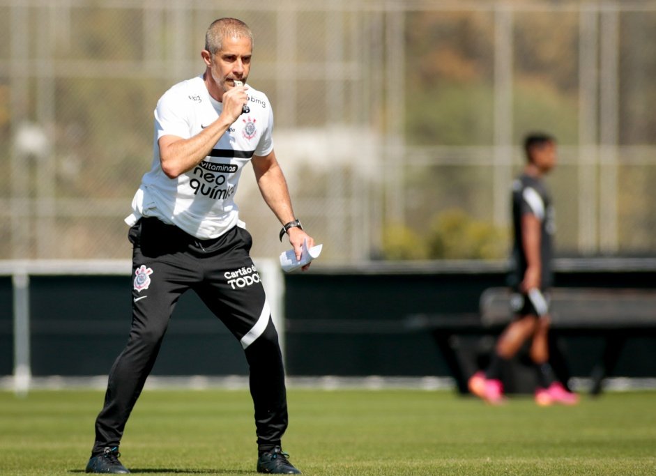 Sylvinho ter de mostrar evoluo especialmente nas prximas sete partidas do Corinthians