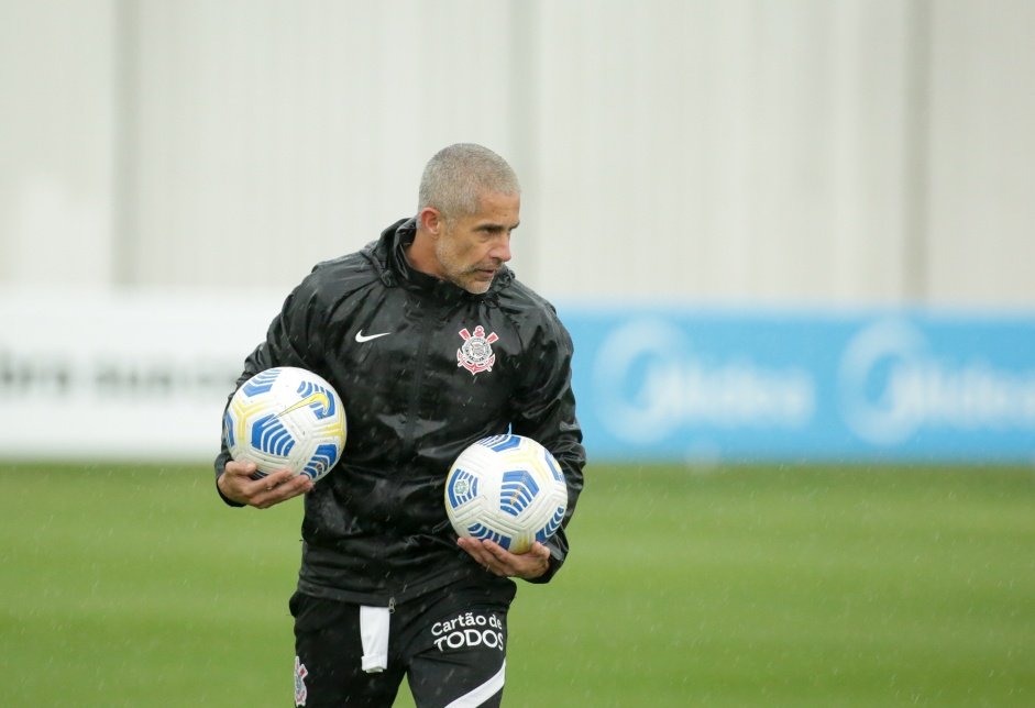 Sylvinho em treino do Corinthians no CT Joaquim Grava