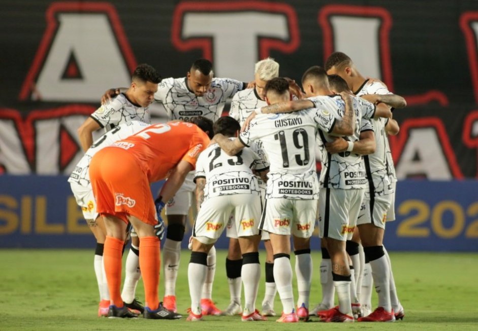 Elenco durante empate entre Corinthians e Atltico-GO, pelo Campeonato Brasileiro