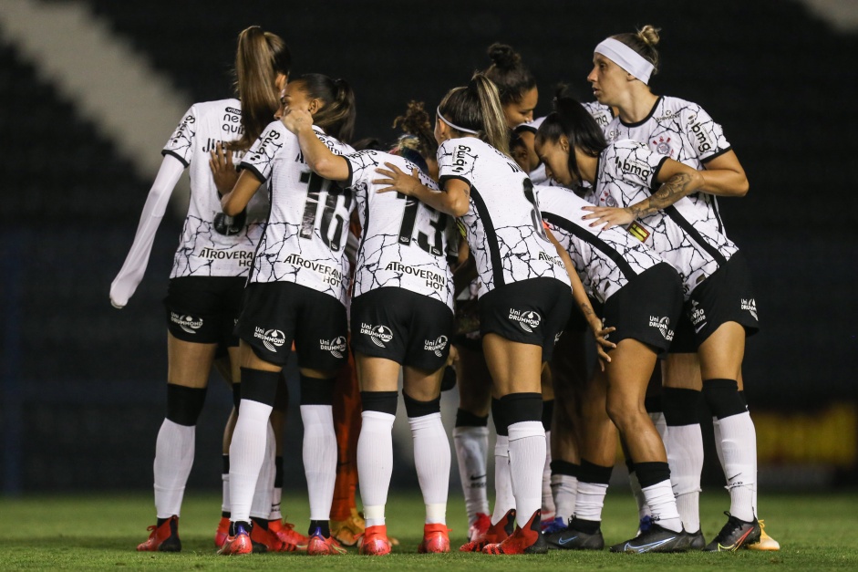 Elenco do Corinthians durante goleada sobre o Pinda, pelo Paulista Feminino