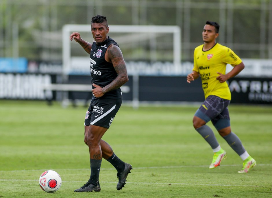 Paulinho é um dos nomes que o Corinthians corre para inscrever a tempo da estreia