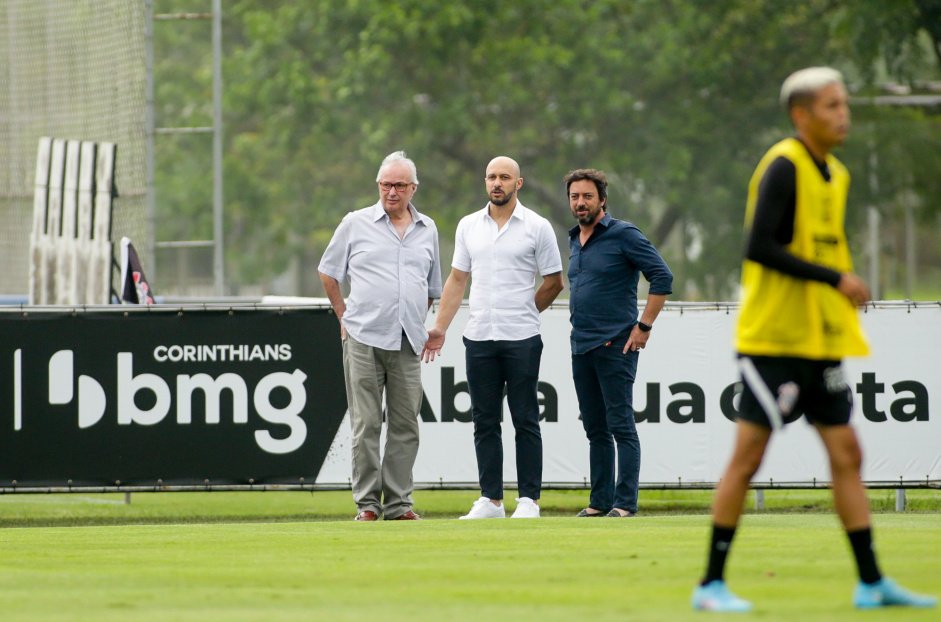 Roberto de Andrade, Alessandro Nunes e Duilio Alves em treino do Corinthians nesta segunda-feira