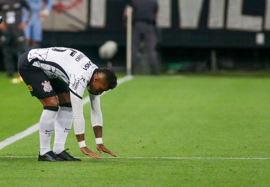 Paulinho voltou a jogar pelo Corinthians