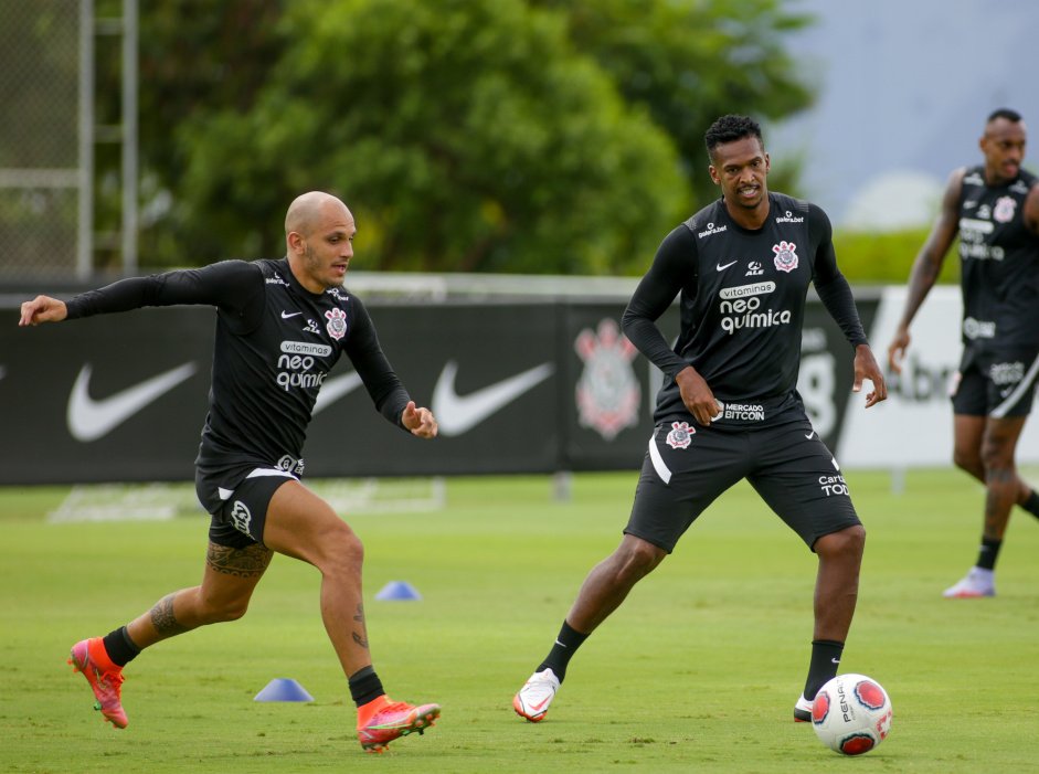 Fbio Santos e J durante treino do Corinthians