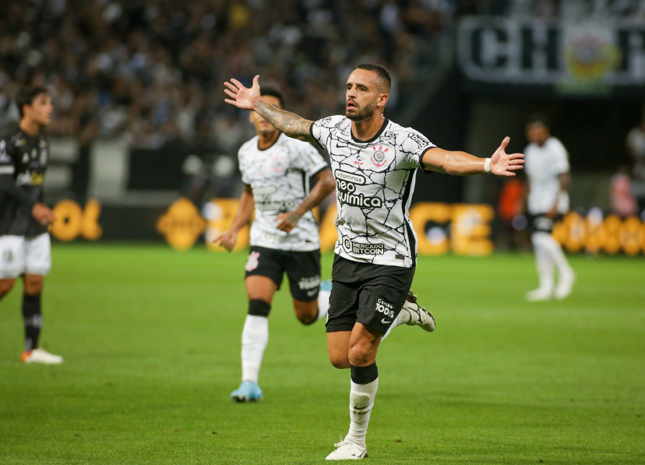 Renato Augusto marcou o primeiro gol do Corinthians contra a Ponte Preta