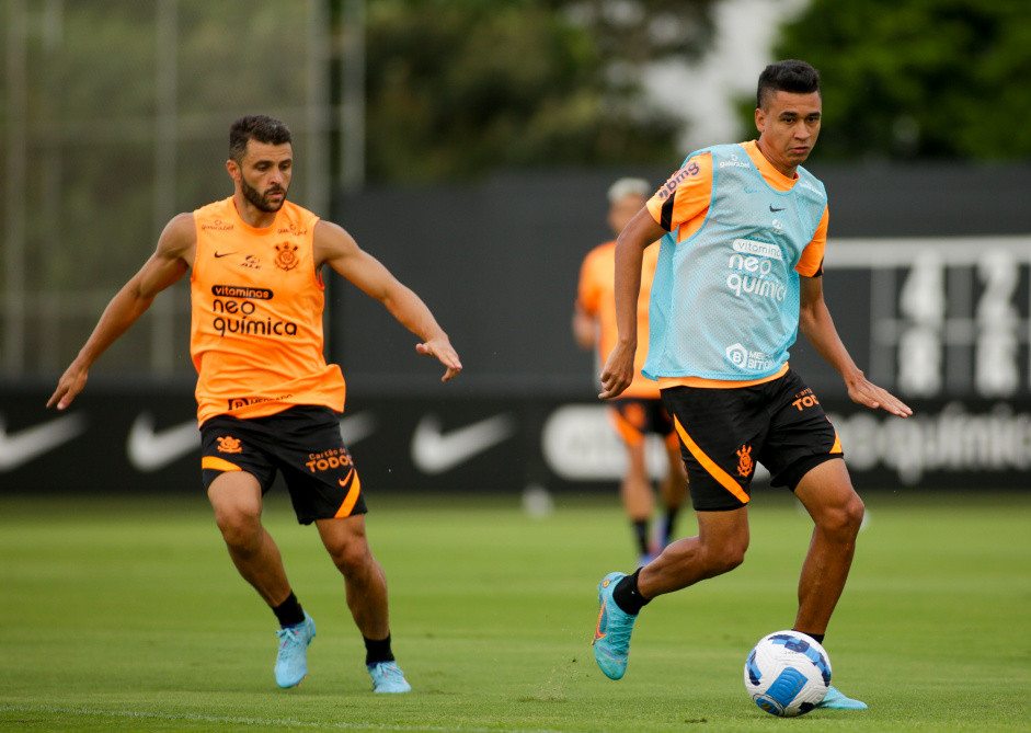 Junior Moraes e Vitor Cantillo so dois dos possveis titulares para a partida do Corinthians neste sbado