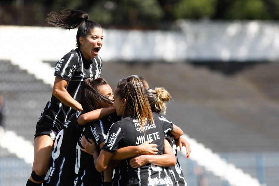 Elenco feminino do Corinthians tem cinco vitrias e trs empates no Brasileiro 2022