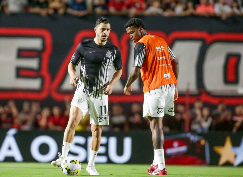 Giuliano e Gil deixaram o Corinthians para reforarem o Santos na Srie B do Brasileiro
