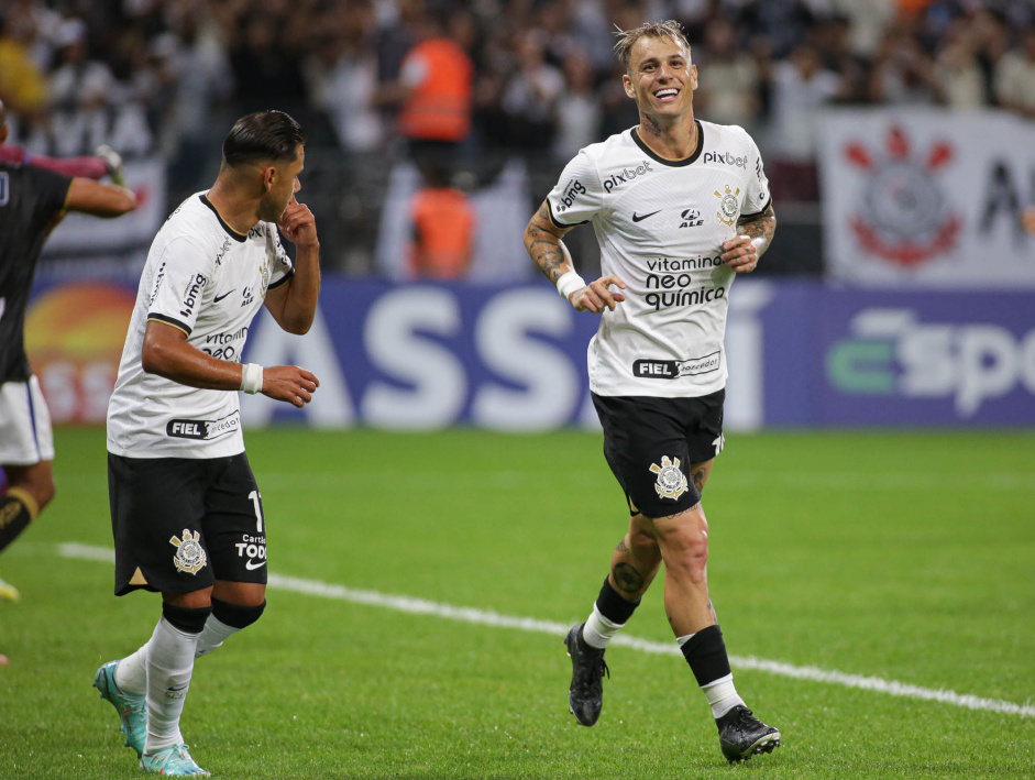 Rger Guedes comemorando o segundo gol do Corinthians no jogo