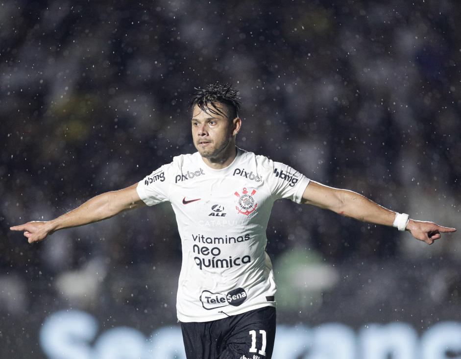 Romero marcou dois dos quatro gols da vitria do Corinthians sobre o Vasco